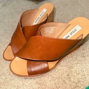COGNAC LEATHER Steve Madden Brown Wedge Sandals with X-Strap Design